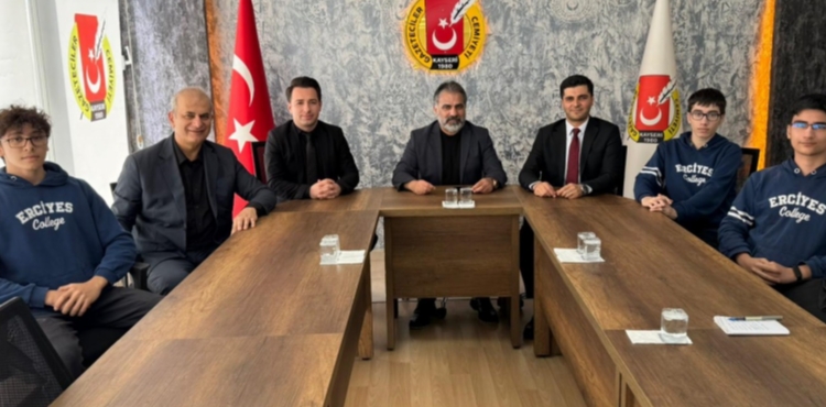 Uluslararas� Robot Yar��mas�nda T�rkiye 3��nc�s� Olan Erciyes Koleji�nden KGC�ye Ziyaret