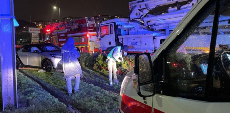 Kayseri�de kamyonla �arp��an otomobil tramvay yoluna girdi: 1 yaral�