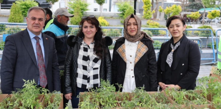 BA�KAN �ZDO�AN, �ATA TOHUMU F�DELER�M�Z� VATANDA�IMIZLA BULU�TURDUK�