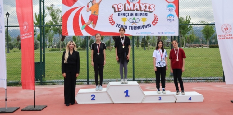 B�Y�K�EH�R�DEN 19 MAYIS�A YAKI�AN TEN�S TURNUVASI