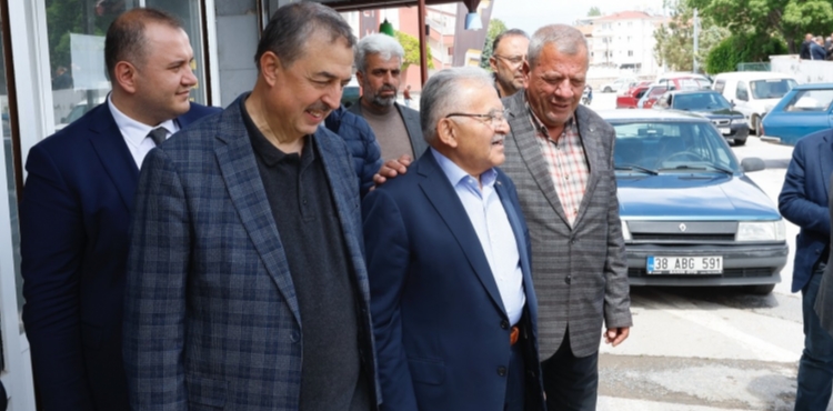 BA�KAN B�Y�KKILI�, YE��LH�SAR�DA YATIRIMLARI �NCELED�, VATANDA� VE ESNAFLA BULU�TU