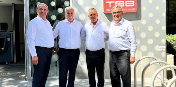 CHP�li 4 Belediye Ba�kan�ndan �zg�r �zel�e Destek