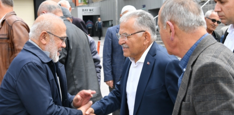 BA�KAN B�Y�KKILI�, BABA OCA�I DEVELݒDE HEM�EHR�LER� �LE BAYRAMLA�TI