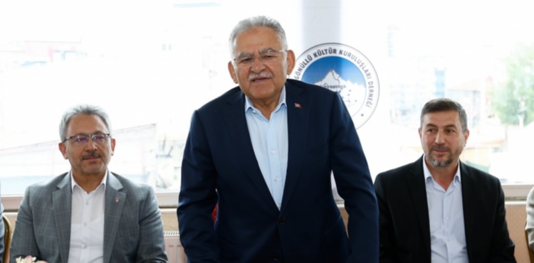 BA�KAN B�Y�KKILI�, G�N�LL� K�LT�R KURULU�LARI TEMS�LC�LER� �LE BAYRAMLA�TI