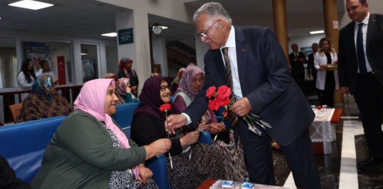 B�Y�K�EH�R��N HUZUR EVݒNDE ULU �INARLARA GEN�LERDEN ANLAMLI BAYRAM Z�YARET�