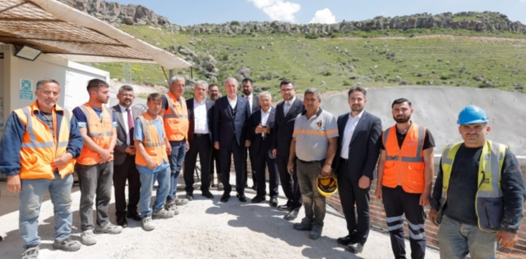 B�Y�KKILI� VE AKAR�DAN YHT �NCELEMES�: HIZLI TREN HATTINDA Y�ZDE 42 �LERLEME