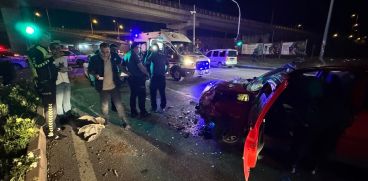 Polis Arac�n�n Kar��t��� Zincirleme Kazada 2 Yaral�