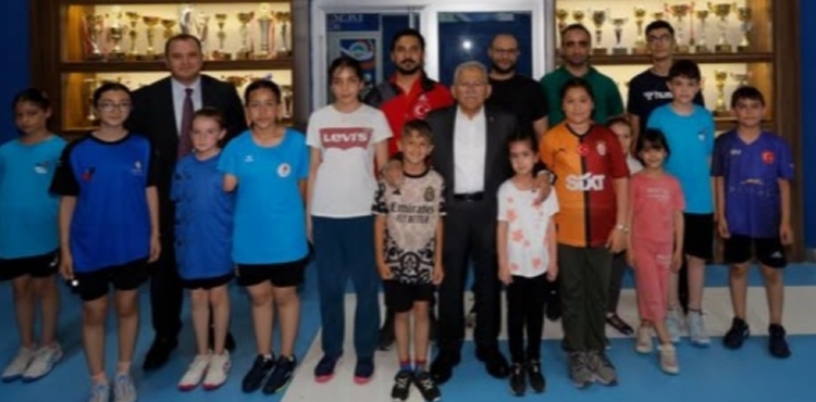BA�KAN B�Y�KKILI�: �GELECE��N SPORCULARINI YET��T�R�YORUZ�