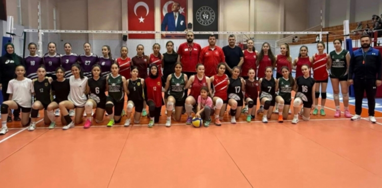 Voleybol Anadolu Y�ld�zlar Ligi �l Se�meleri Tamamland�