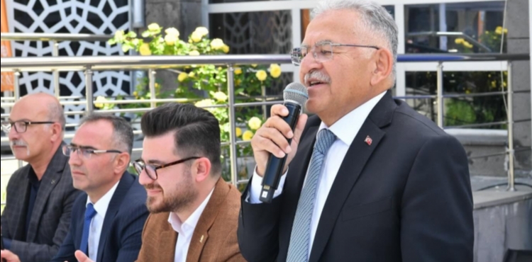 BA�KAN B�Y�KKILI�, B�NYAN�DA VATANDA�LARLA BULU�TU: �EMR�N�ZDEY�Z, H�ZMET�N�ZDEY�Z�