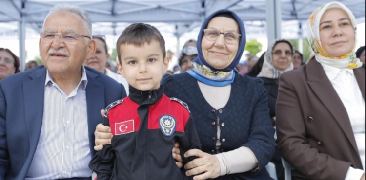 BA�KAN B�Y�KKILI�, KAYMEK��N 1.200 ESERL�K YIL SONU SERG�S�N� A�TI
