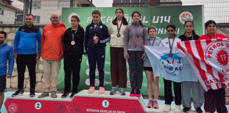 Ay�e Hatun Dindar�dan T�rkiye �ampiyonas��nda G�m�� Madalya