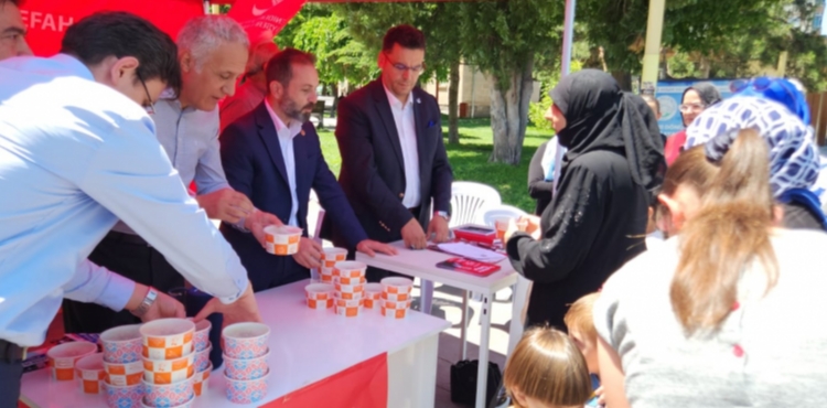 YRP Talas �l�e Ba�kanl��� taraf�ndan Muharrem ay� vesilesiyle a�ure g�n� etkinli�i d�zenlendi.