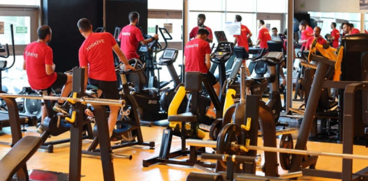 T�RK�YE�N�N ENGELLER� A�AN M�LL� GURURU, SPOR A.�. TES�SLER�NDE KAMP YAPTI