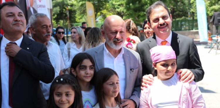 BA�KAN �OLAKBAYRAKDAR ��RENC�LER�N KARNE SEV�NC�NE ORTAK OLDU