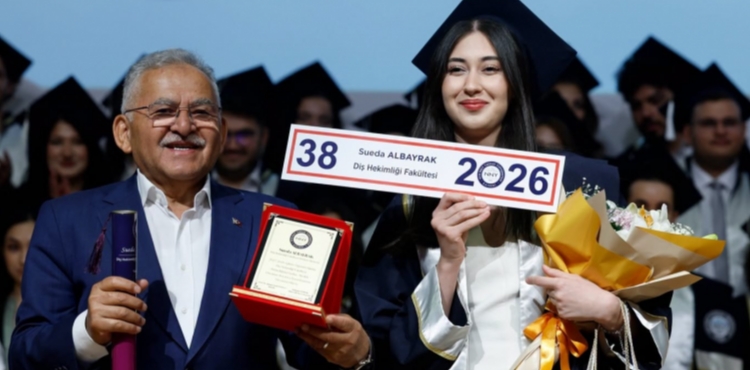 BA�KAN B�Y�KKILI�, ���E�� BURNUNDA D�� HEK�MLER�N�N D�PLOMA HEYECANINA ORTAK OLDU