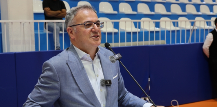 BA�KAN �ZDO�AN: �HEDEF�M�Z, B�NLERCE GENC� SPORLA BULU�TURMAK�