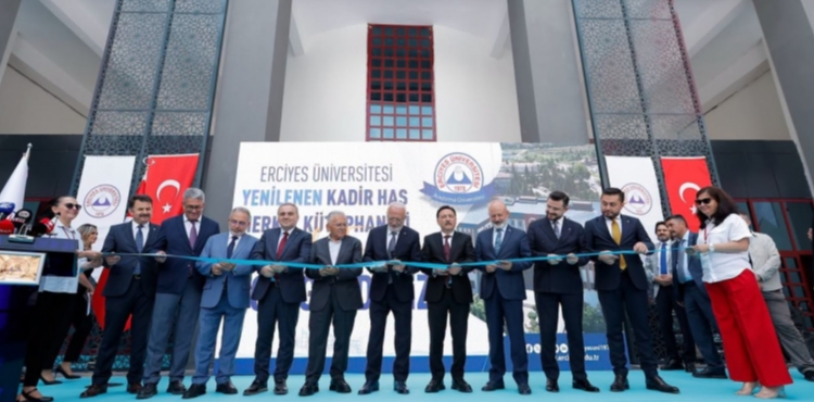 BA�KAN B�Y�KKILI�, YEN�LENEN KAD�R HAS MERKEZ K�T�PHANES�'N�N A�ILI�INI YAPTI