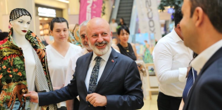KOCAS�NAN AKADEMݒDEN G�Z KAMA�TIRAN YIL SONU SERG�S�