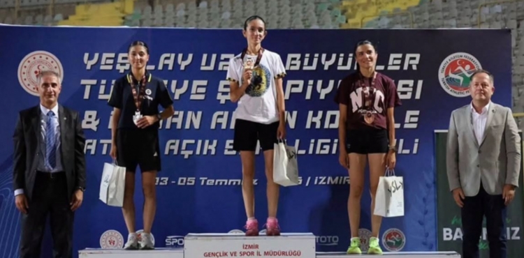 Atletizm sporcular� �zmir'den madalyalarla d�nd�