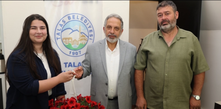 ���EK �ENL��� FOTO�RAF YARI�MASINDA �D�LLER SAH�PLER�N� BULDU