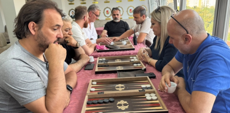Kayseri Gazeteciler Cemiyeti�nde tavla turnuvas� etkinli�i
