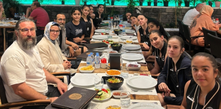 Ay�e B�h�rler, Erciyes Voleybol'un gen� sporcular�n� Ankara'da a��rlad�