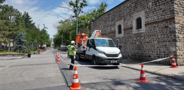 KAYSER� B�Y�K�EH�R'DEN �TEKN�K� G��: �Z KAYNAKLARIYLA 400 M�LYON TL'N�N �ZER�NDE TASARRUF