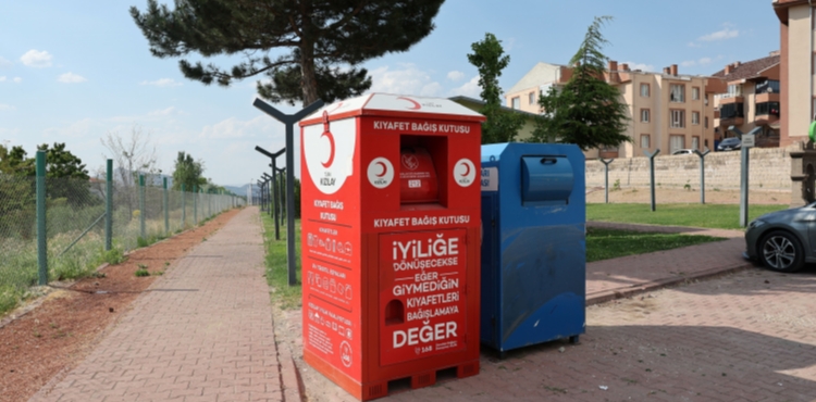 HACILAR�DA KIYAFET BA�I� KUTULARI H�ZMETE G�RD�