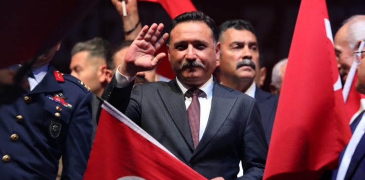 Vali G�kmen �i�ek: Siz bu meydandan T�rkiye'ye nefes verdiniz