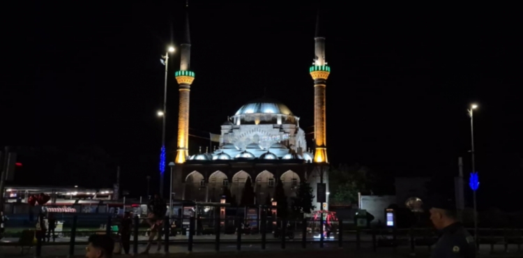 15 Temmuz �ehitleri i�in camilerde sela okundu