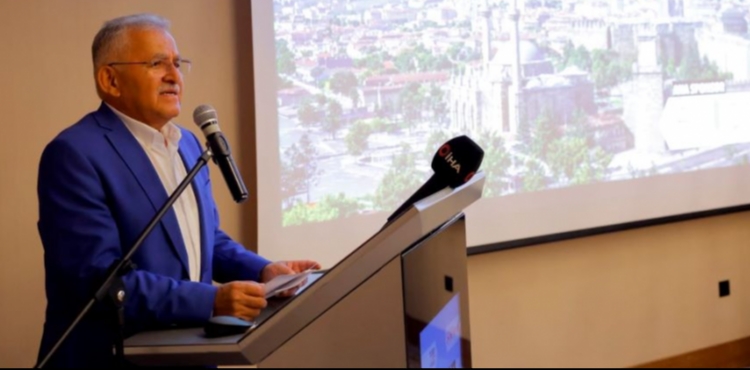 BAŞKAN BÜYÜKKILIÇ, EKONOMİYE YÖN VERENLER ZİRVESİ'NDE İŞ DÜNYASIYLA BULUŞTU