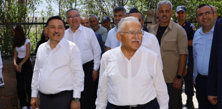 BAŞKAN BÜYÜKKILIÇ VE VALİ ÇİÇEK’TEN MELİKGAZİ TÜRBESİ İÇİN RESTORASYON MÜJDESİ