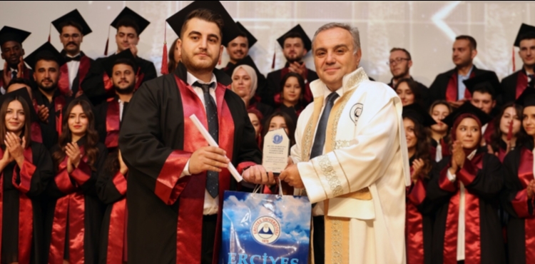 ER� Veteriner Fak�ltesi yeni mezunlar�n� verdi
