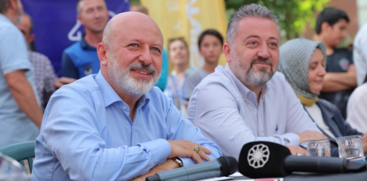 BA�KAN �OLAKBAYRAKDAR, TURGUTRE�S MAHALLES� SAK�NLER�YLE BULU�TU