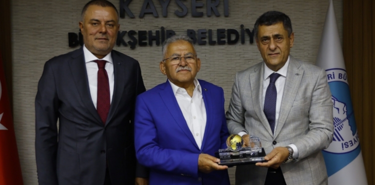 Kayseri'de lojistik sekt�r� UND bulu�mas�nda masaya yat�r�ld�