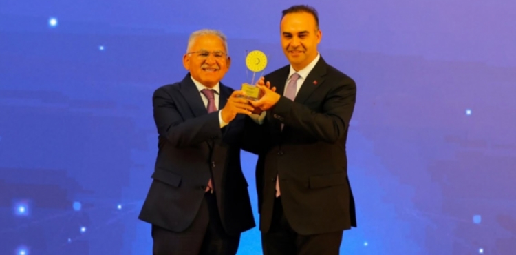 BA�KAN B�Y�KKILI�, T�RK�YE'DE �LK OLAN RES PROJES�YLE BAKAN KACIR'IN EL�NDEN ��D�L� ALDI