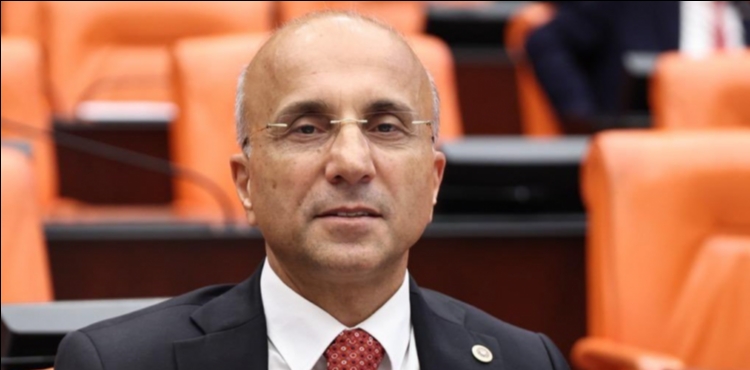 Yeni Parti�li Gen�ten Atat�rk posterindeki 6 okun kesilmesine tepki