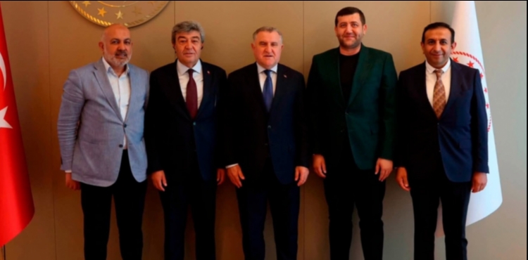 AK Parti ve MHP milletvekilleri ile Kayserispor y�netiminden Bakan Bak'a ziyaret