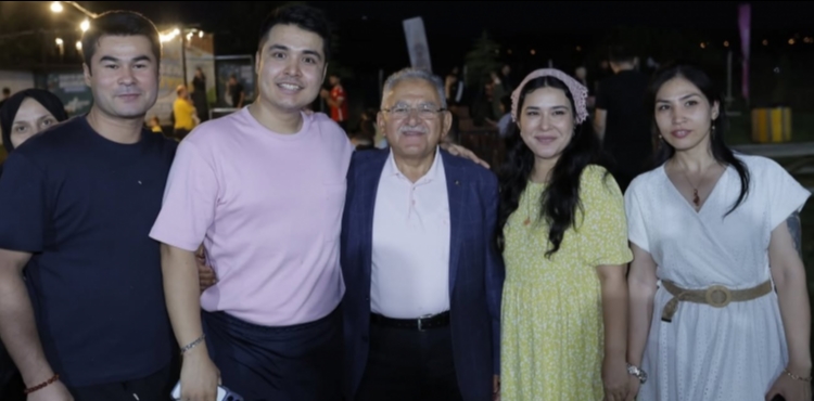 BA�KAN B�Y�KKILI�, SARIMSAKLI�DA KAMP ATE��N� YAKTI: A�LELERLE DO�A BULU�MASI