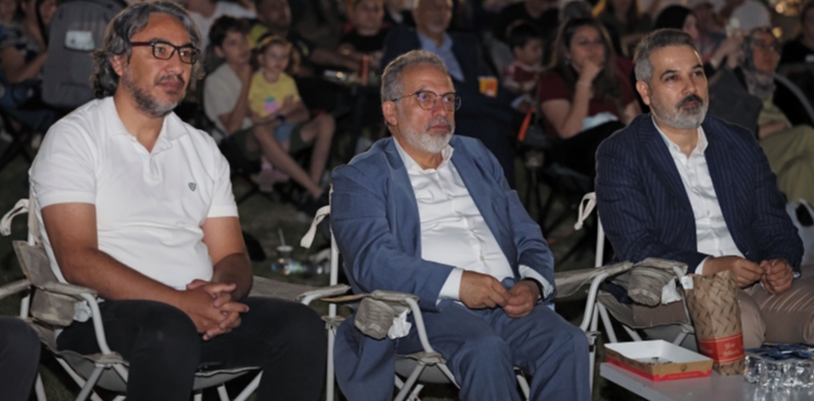 TALAS'TA YILDIZLAR ALTINDA DUYGU DOLU S�NEMA GECES� 