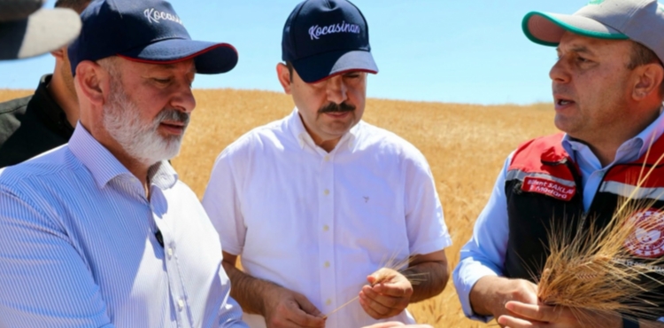 Ba�kan �olakbayrakdar, �ift�ilerle bulu�tu, hasada kat�ld�