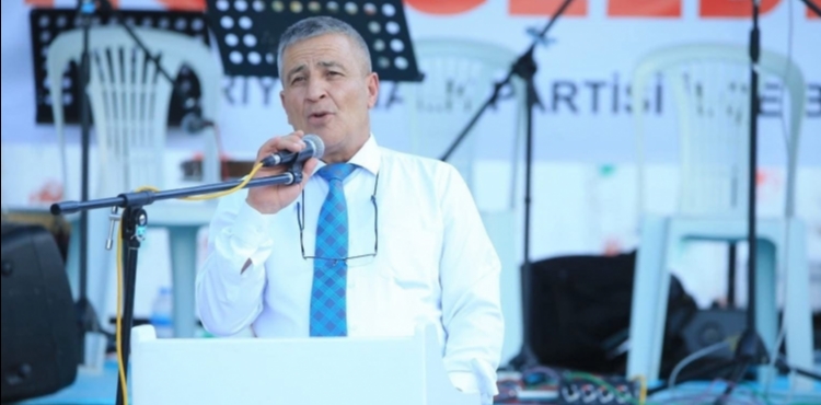 Akk��la�n�n CHP�li Belediye Ba�kan� Mustafa Dursun, partisinden istifa etti