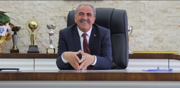 Felahiye Belediye Ba�kan� �eref G�leser ve meclis �yeleri CHP�den istifa etti
