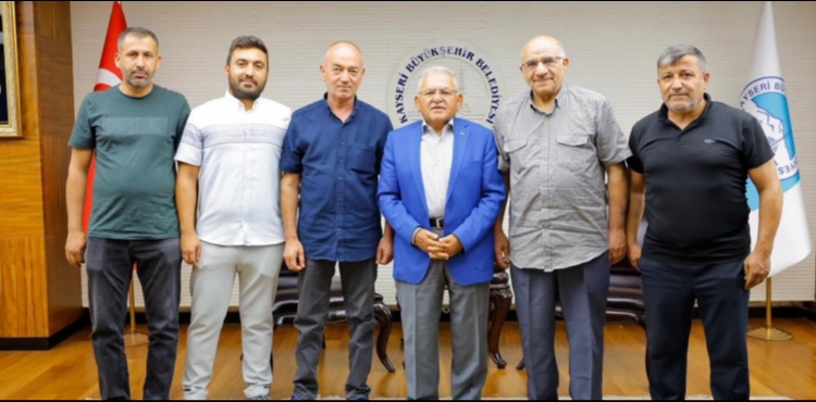 BA�KAN B�Y�KKILI�, �EHR�N FARKLI KES�MLER�NDEN KONUKLARINI MAKAMINDA A�IRLADI