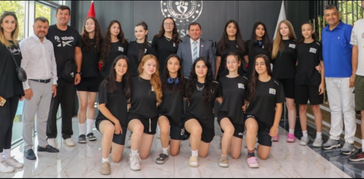 ANAL�G K�z Voleybol Tak�m� T�rkiye Finali i�in Amasya�ya u�urland�