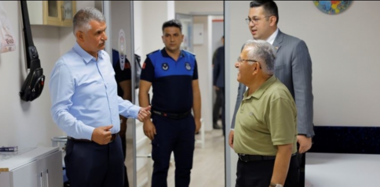 BA�KAN B�Y�KKILI�, KAYMEK G�ZNURU�NDA KURS�YERLERLE BULU�TU