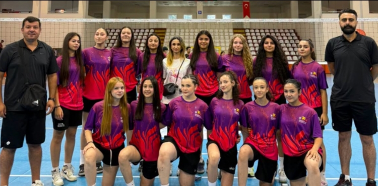 Kayseri K�z Voleybol Tak�m� T�rkiye ���nc�s� oldu