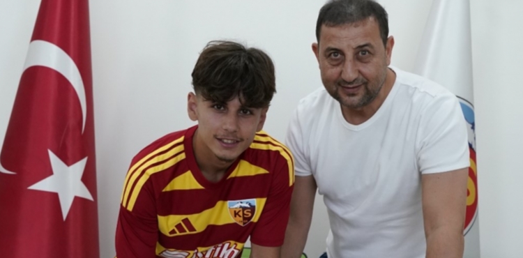 Kayserispor, Mikail Kulaks�z ile profesyonel s�zle�me imzalad�