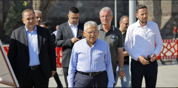 BA�KAN B�Y�KKILI�'TAN CUMHUR�YET MEYDANI VE YERALTI �AR�ISI'NDAK� YATIRIMLARA YAKIN TAK�P